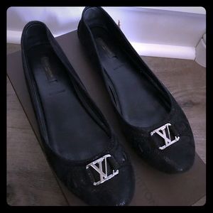 LOUIS VUITTON FLATS